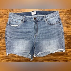 Lane Bryant Mid-Rise Flex Magic Waistband Signature Shorts Size 22